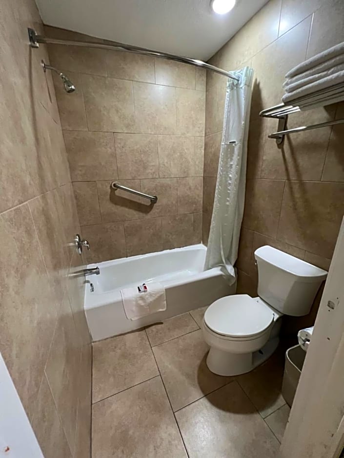 Super 8 by Wyndham McAllen-Downtown City Center-Plaza Mall-Airport