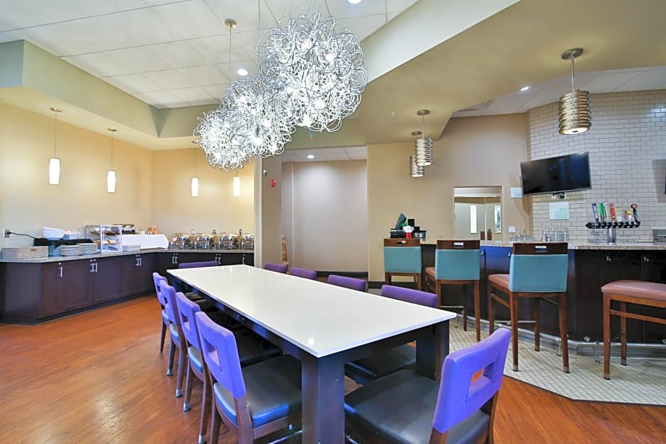 Holiday Inn Bismarck By IHG