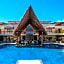 Aldea Thai by oceanfront