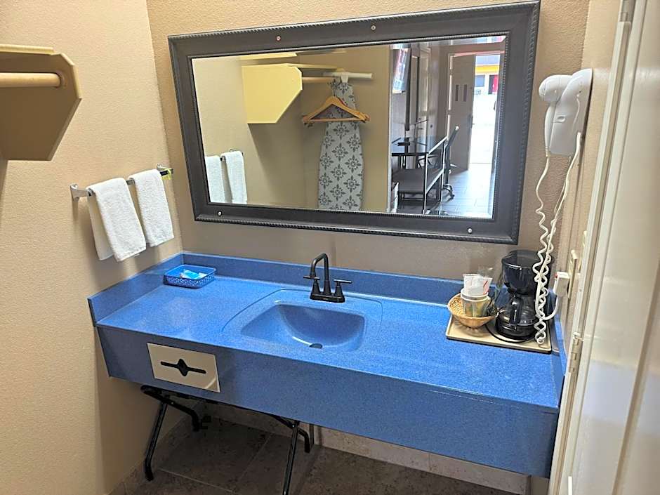 Los Fresnos Inn and Suites