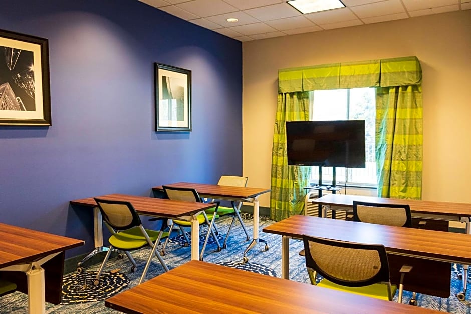 Comfort Inn & Suites Plainville-Foxboro