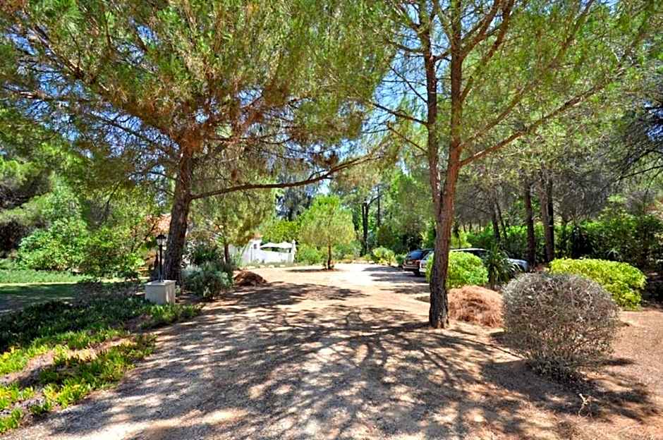 Fantastic outdoor area, private pool, Tennis Court Golf Practice Facility