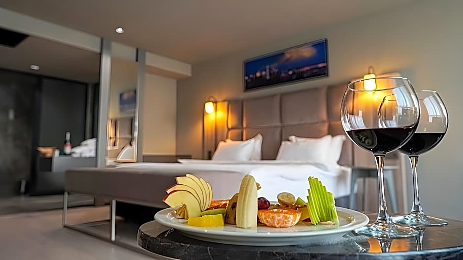Pasaport Pier Hotel