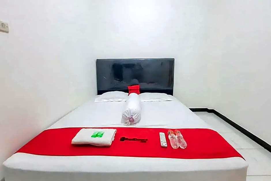 RedDoorz @ Permana Homestay near Supadio Airport Pontianak