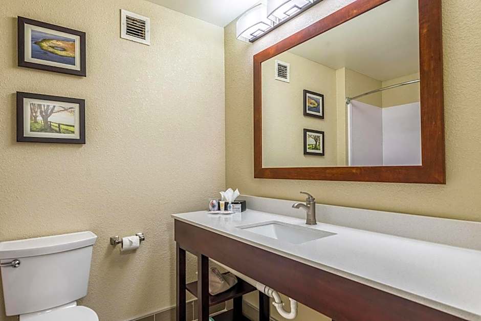 Comfort Inn & Suites Dayton North
