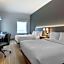 Comfort Inn & Suites Newark Liberty International Airport