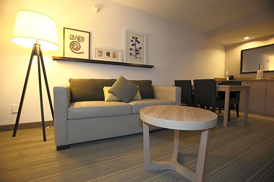 GreenTree Inn & Suites Phoenix Sky Harbor