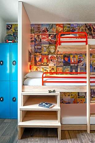 Triple Room with Shared Bathroom (3 Adults)