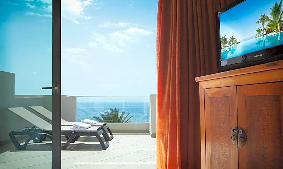 Adrián Hoteles Roca Nivaria