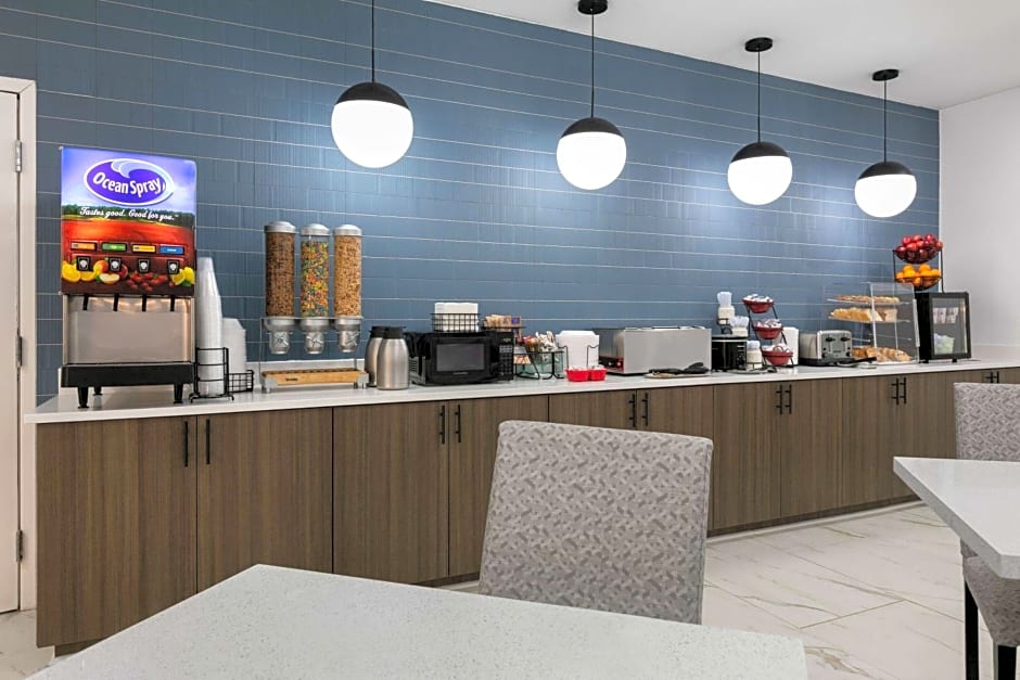 La Quinta Inn & Suites by Wyndham Burleson