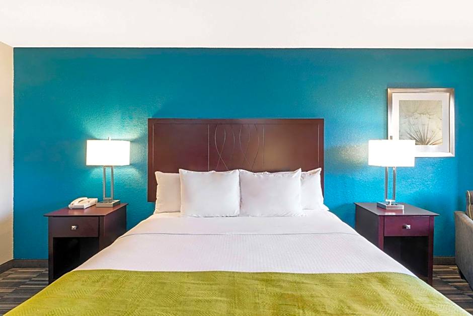 Days Inn by Wyndham Snyder