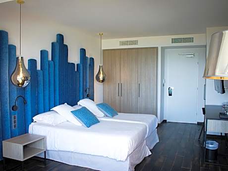 Deluxe Room with Sea View