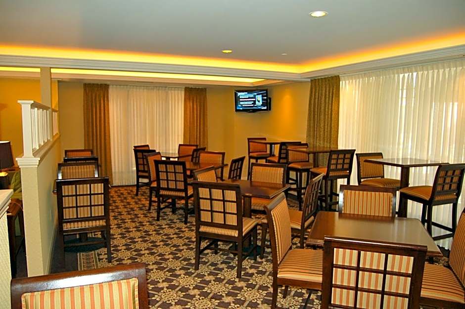 Ann Arbor Regent Hotel and Suites