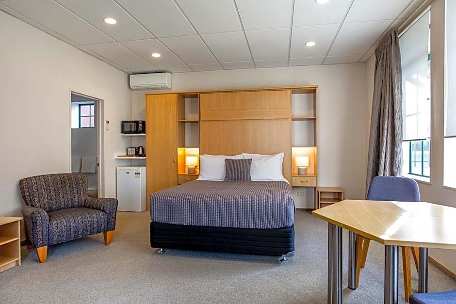 Greenlane Manor Motel