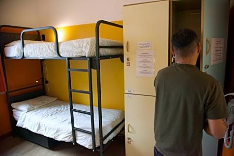 Bed in 6-Bed Female Dormitory Room with Private Bathroom