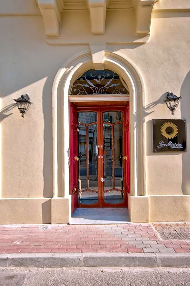Julina Boutique Living