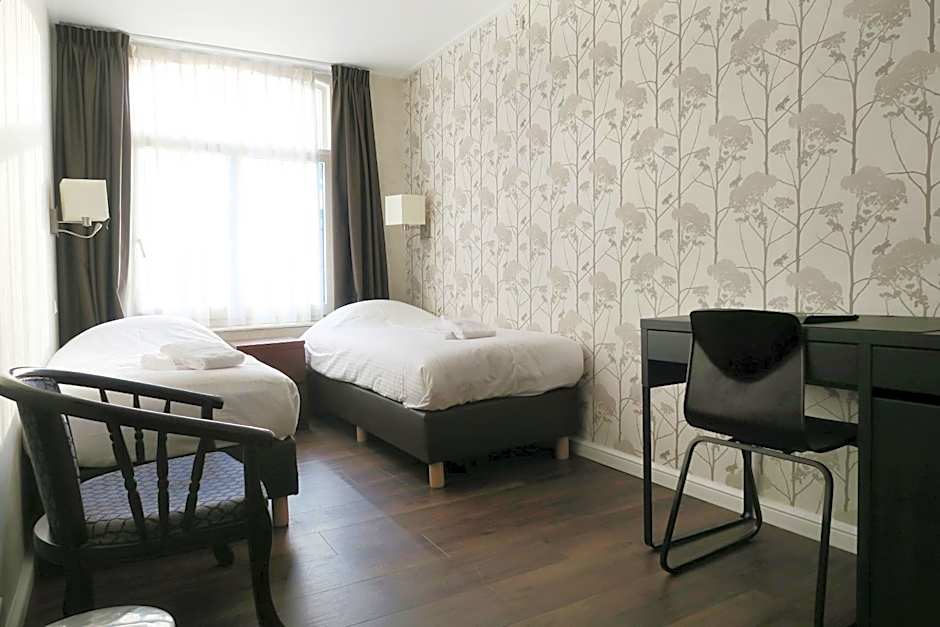 Hotel Carillon