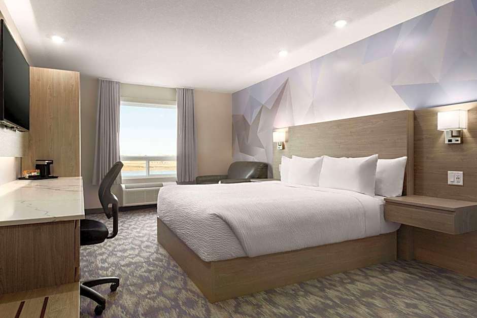 Days Inn by Wyndham Calgary North Balzac