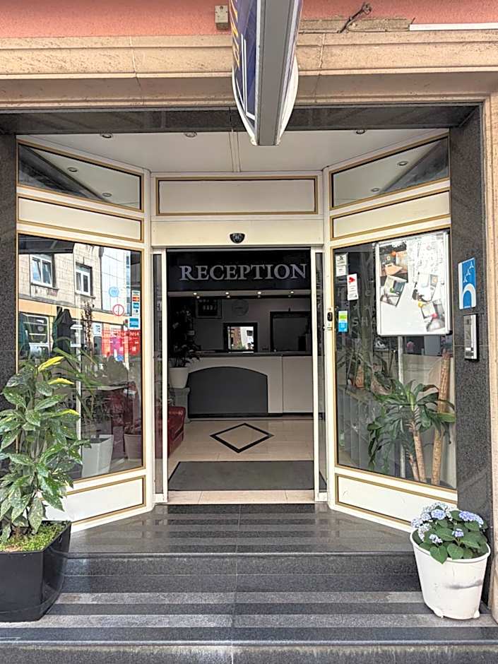 Yasha Hotel