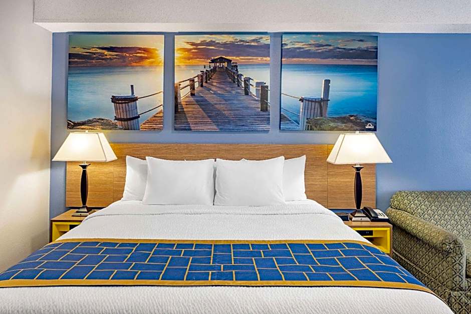 Days Inn & Suites by Wyndham Savannah Midtown