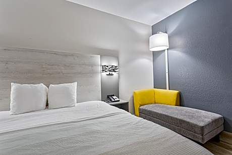1 King Bed Nonsmoking Accessible