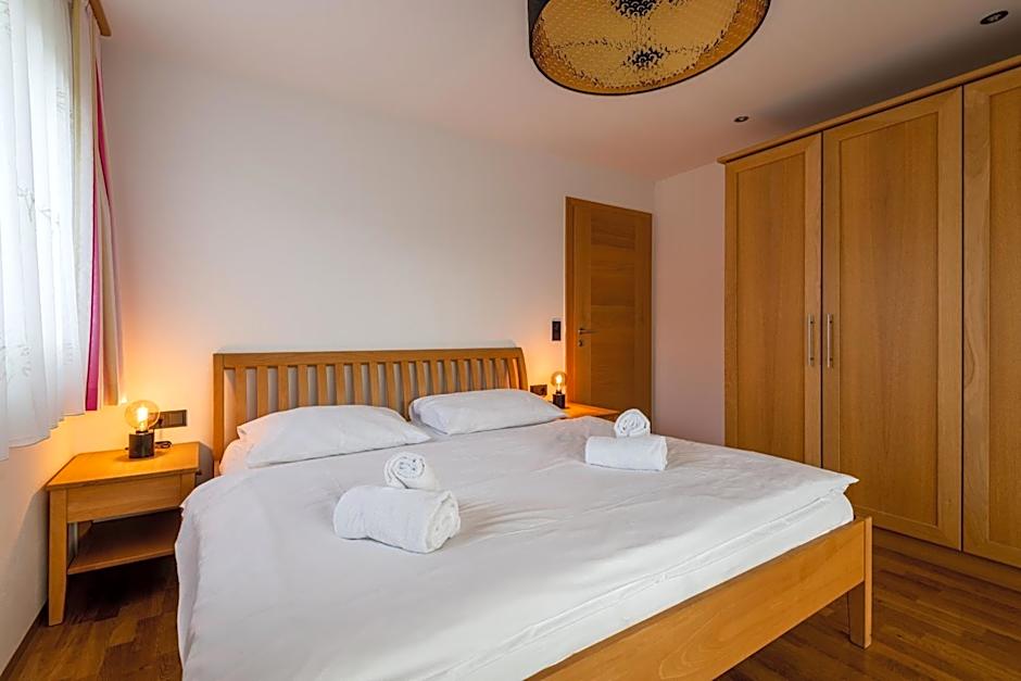 Elinas Mountain Views