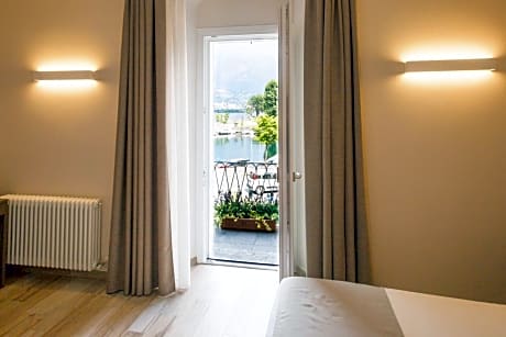 Deluxe Double Room with Balcony and Lake View
