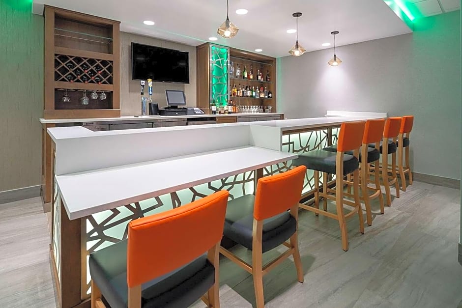 La Quinta Inn & Suites by Wyndham LAX