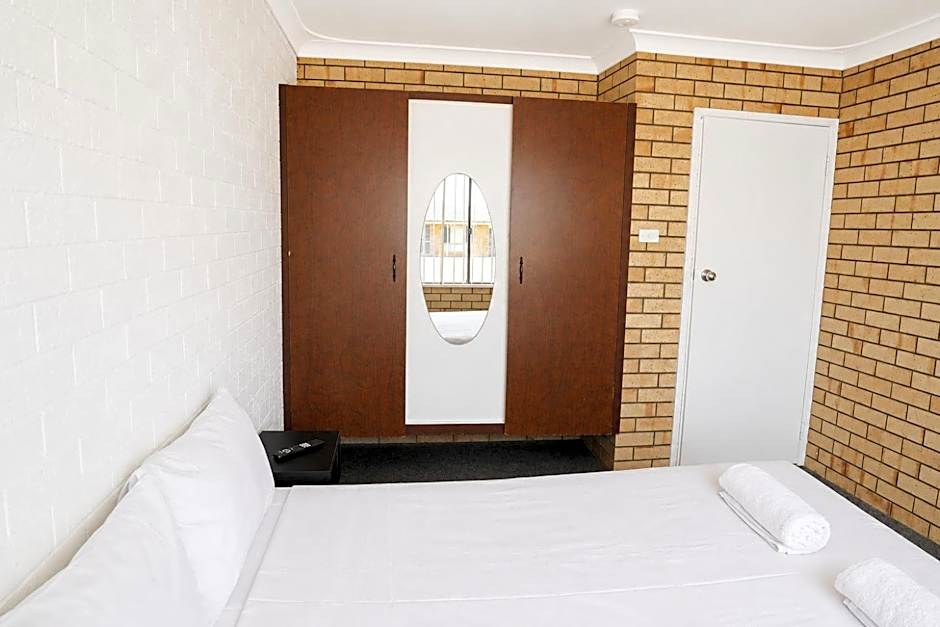 1 Bedroom Apartment — 4 fotoğraftan 1. fotoğraf