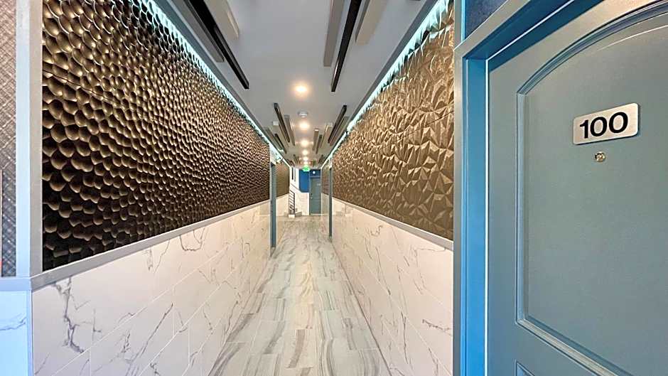 Quintessence ApartHotel