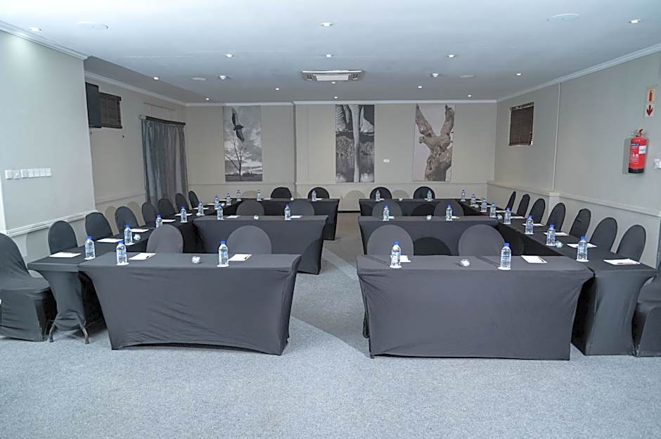 Cresta Riley's Hotel