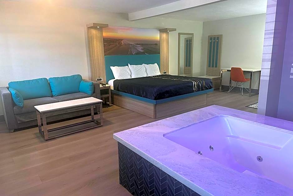 Super 8 by Wyndham Oceanside Downtown