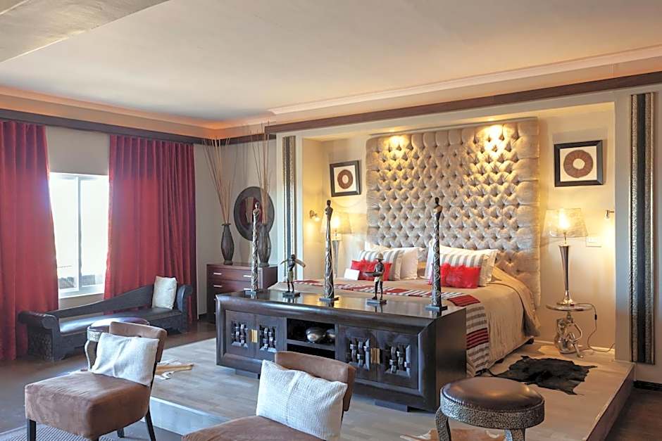 Inverdoorn Game Reserve Lodge