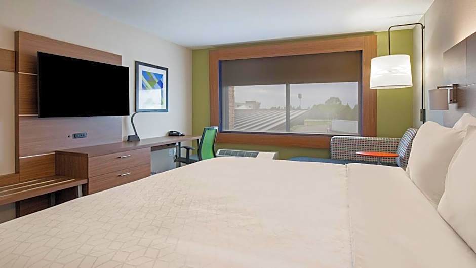 Photo 1 of 7 of Standard 1 King Bed, Accessible