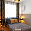 ClickTheFlat Three Crosses Square Apart Rooms