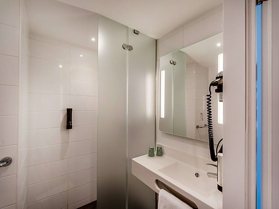 B&B HOTEL Zürich Airport