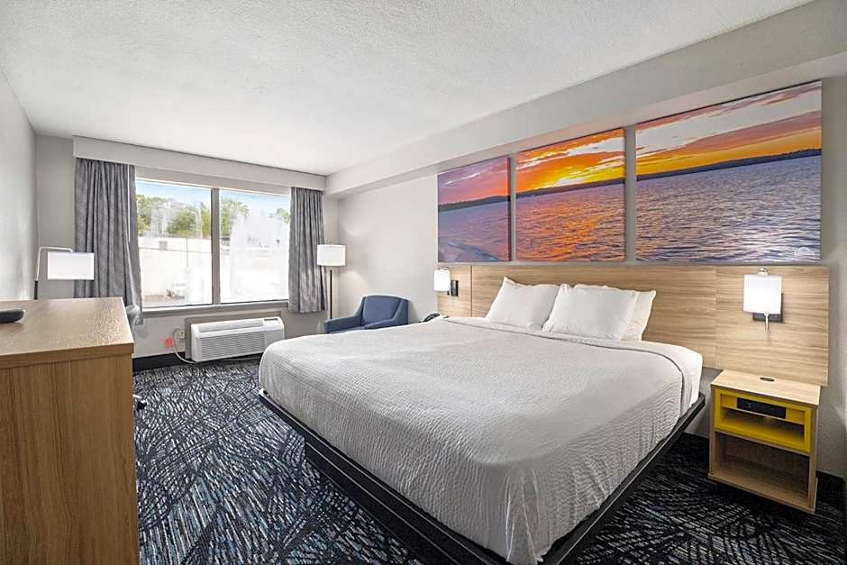 Days Inn & Suites by Wyndham Norton Shores/Muskegon