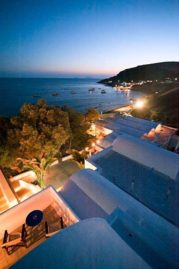 Akrotiri Hotel