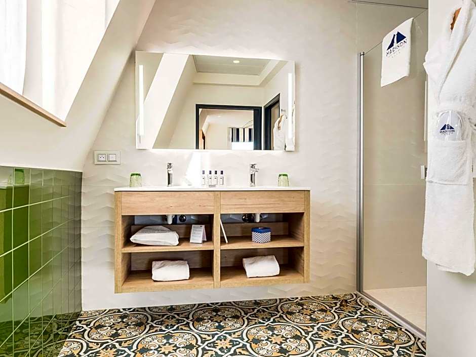 MADISON Saint Jean de Luz - Handwritten Collection