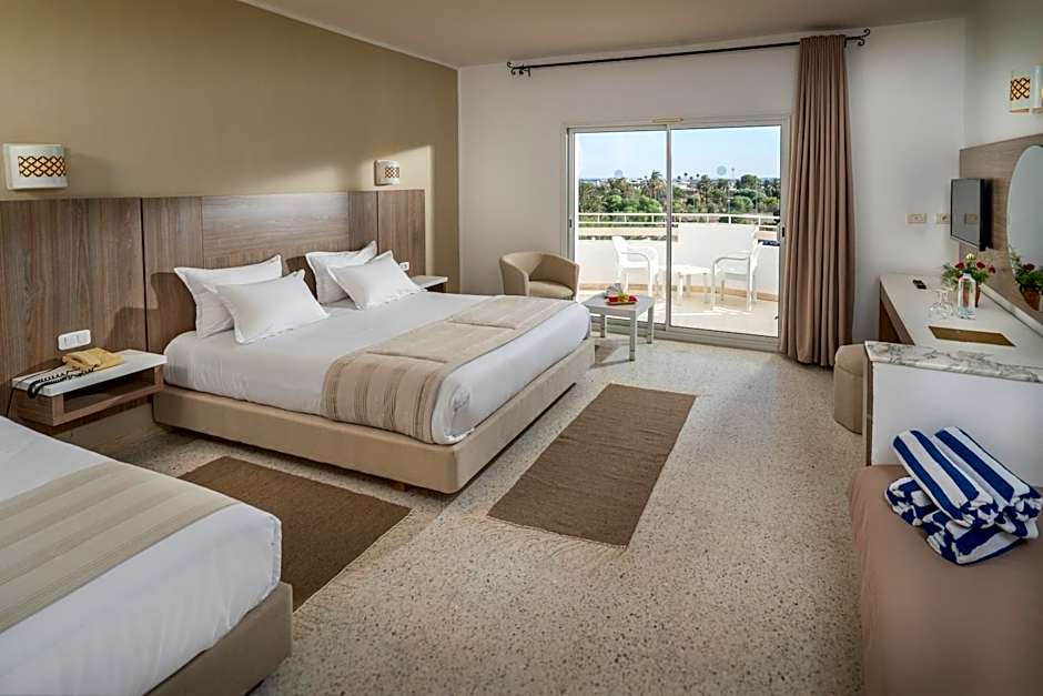 Photo 1 of 5 of Quadruple Room