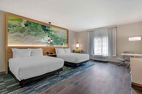 Queen Room with Two Queen Beds and Roll-In Shower - Disability Access