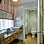 The Cincinnatian Hotel, Curio Collection by Hilton