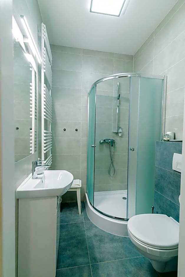 Oak Tree Old Town Apartments