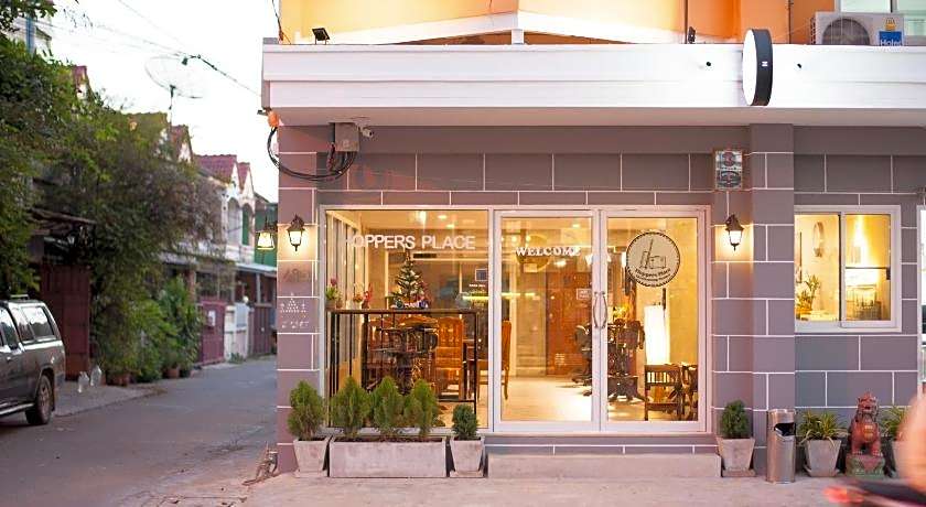 Hoppers Place Donmuang Hostel