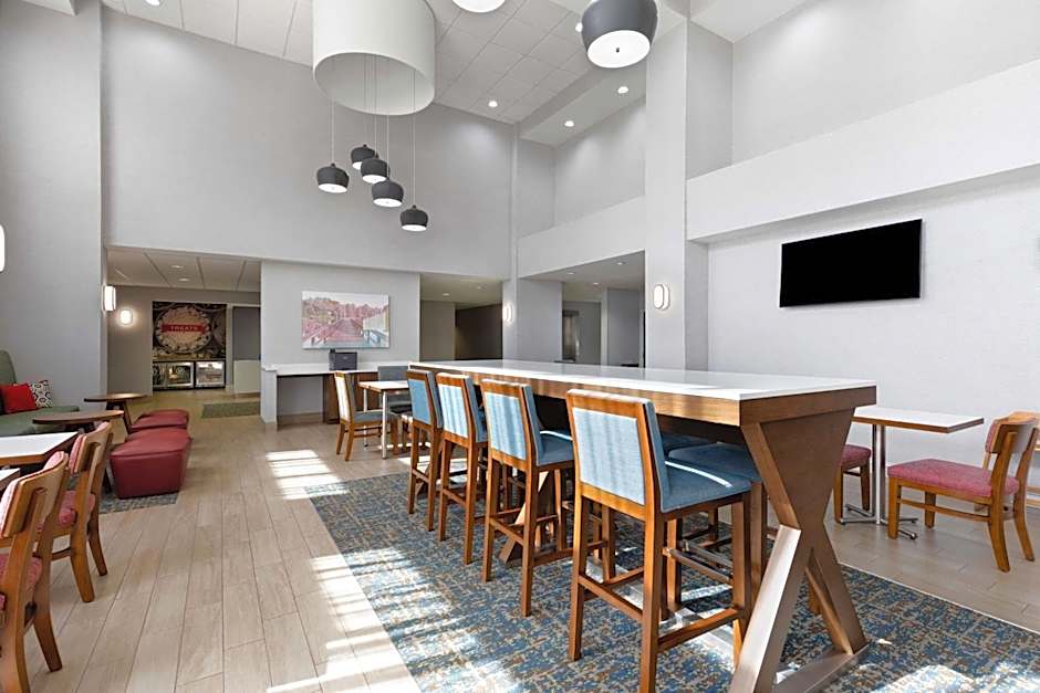 Hampton Inn By Hilton And Suites Dothan