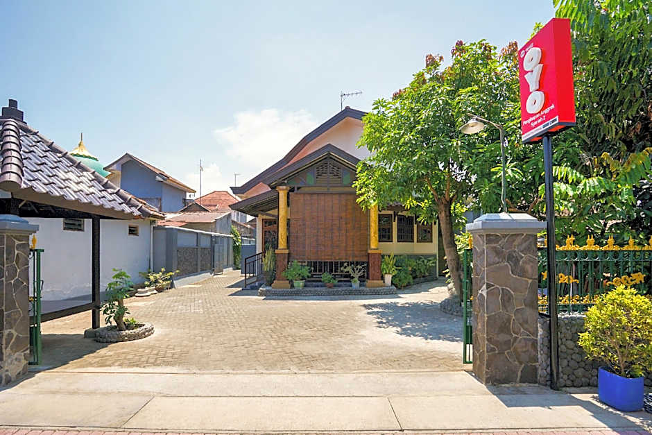 OYO 1642 Penginapan Anggrek Syariah 2