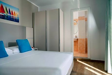 Triple Room with Sea View