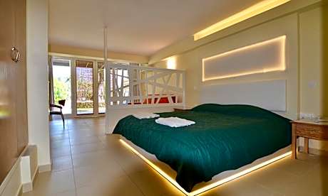 Queen Room with Pool View