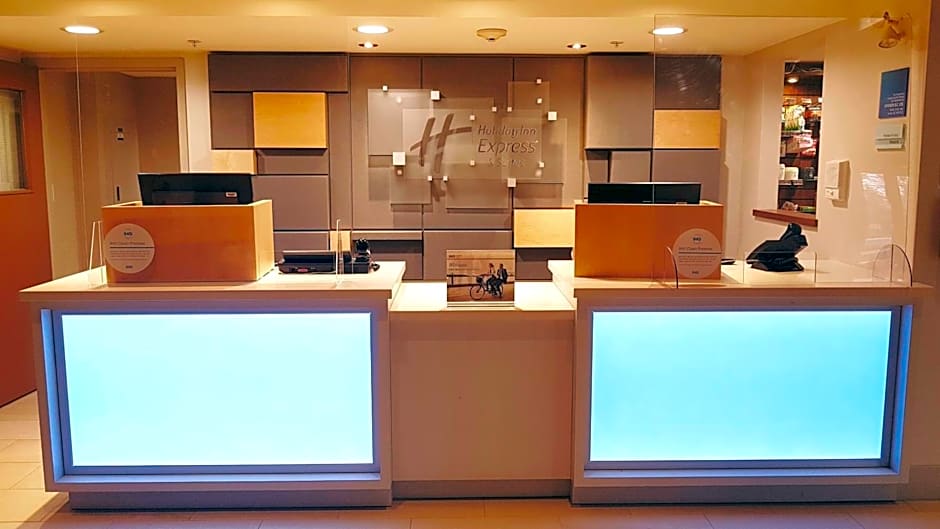 Holiday Inn Express and Suites Surrey By IHG