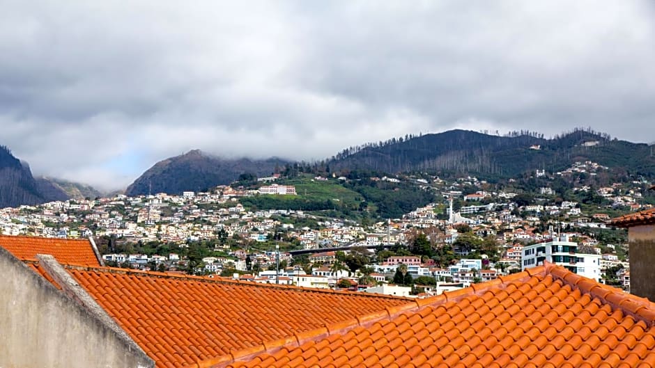 Apartamentos Funchal by Petit Hotels
